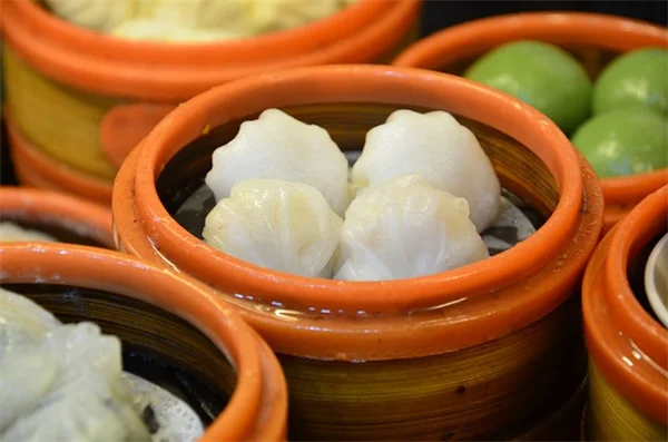 春の蝶に餌をあげる｜腐った果物で簡単に作れる蝶のビストロ